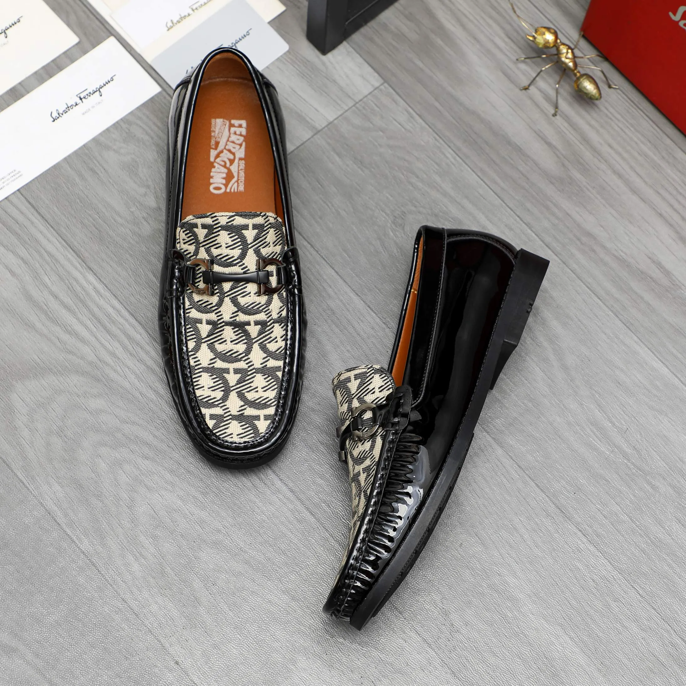 Men's shoes 💰400 Product trademark: Ferragamo "Ferragamo" casual slip-on men's shoes Regular size: 38-45 (45. Customized, non-refundable) Product materials: Selected breathable fabric upper, cowhide lining, rubber outsole